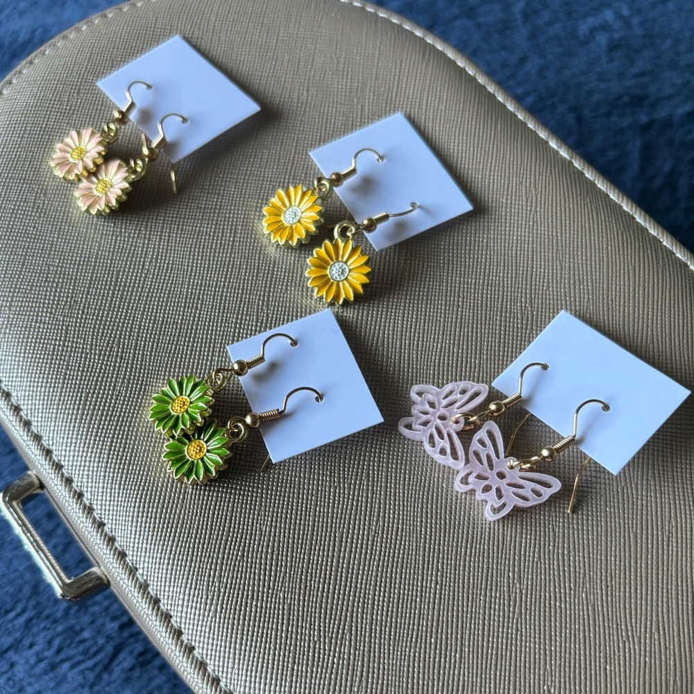 NWT  four pairs of earrings